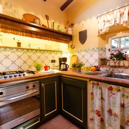 La Casa Del Sole Petrognano (Lucca)